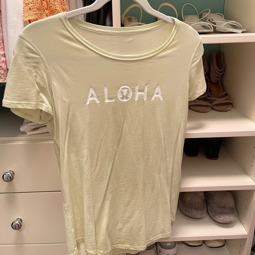 RARE Aloha Lululemon Top (lime color)